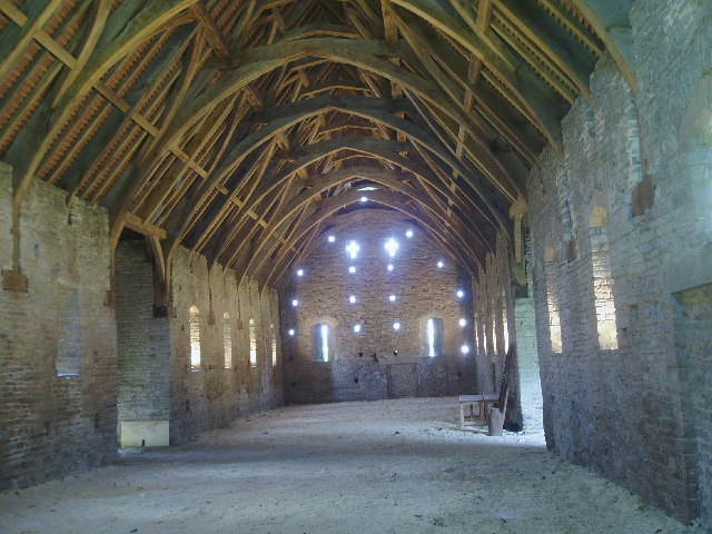 File:Tthe Barn Pilton interior.jpg