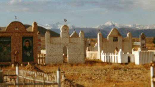 File:GravesKyrgizstan.jpg