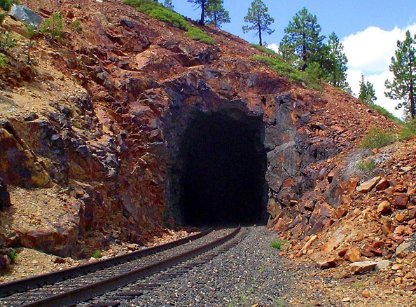 File:CPRR Tunnel No. 3 East Portal @ Cisco, CA.jpg