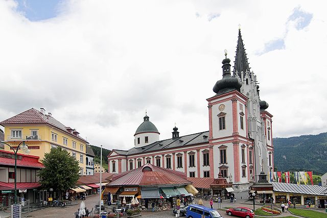 File:Mariazell Basilika 3.jpg