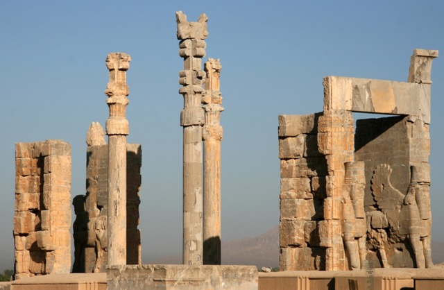 File:Nations Gate palace (kakh-e-darvaz-e-keshvarha) in Persepolis.tif