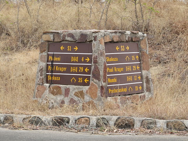 File:Signpost in Krugerpark.jpg