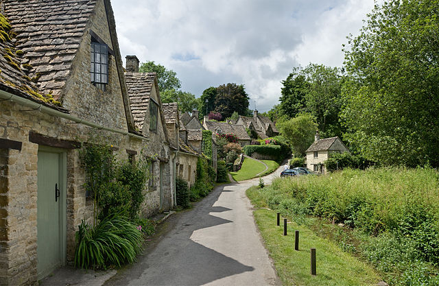 File:Bibury Cottages in the Cotswolds - June 2007.jpg