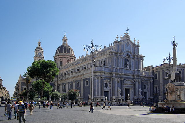 File:Catania BW 2012-10-06 11-32-08 2 fj.JPG