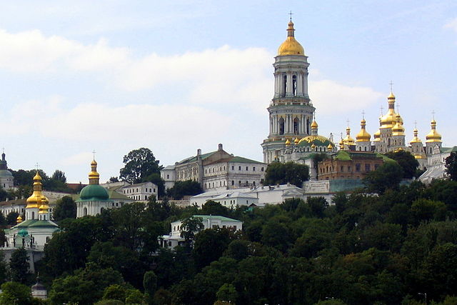 File:2005-08-15 Pechersk Lavra seen from river Dnepr Kiev 311 cropped.jpeg