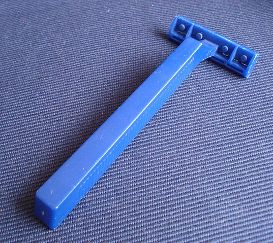 File:Maquinilla de afeitar desechable.JPG