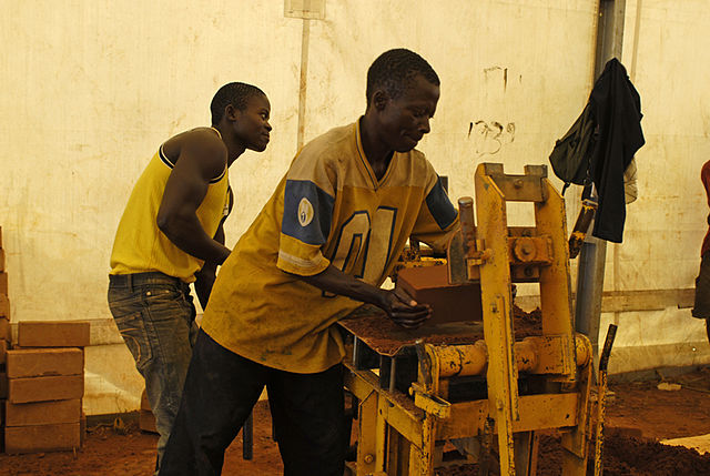 File:Lwena Moxico-Angola.jpg