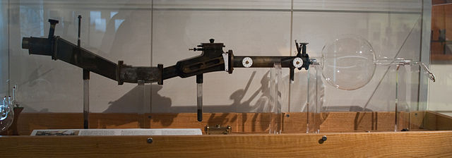 File:Early Mass Spectrometer (replica).jpg