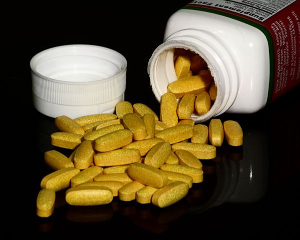 File:B vitamin supplement tablets.jpg