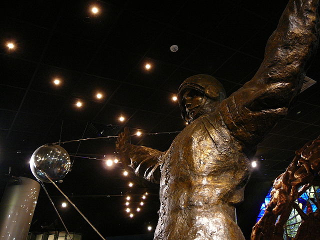 File:Sculpture of Gagarin.JPG