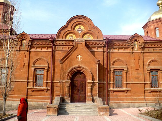 File:Church Pokrova Presvyatoy Bogorodici Yerevan ext1.JPG