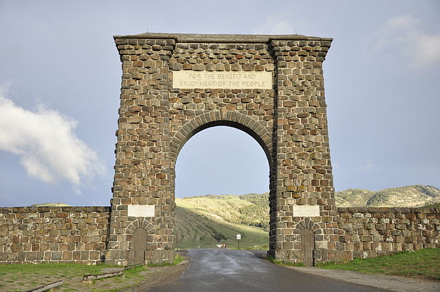 File:Yellowstone North Gate.jpg