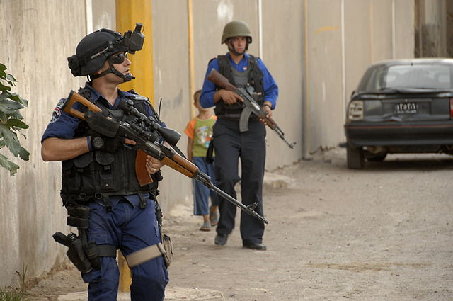 File:Iraqi police officer with Tabuk sniper rifle.jpg