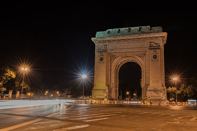 File:Triumphbogen Bukarest.jpg