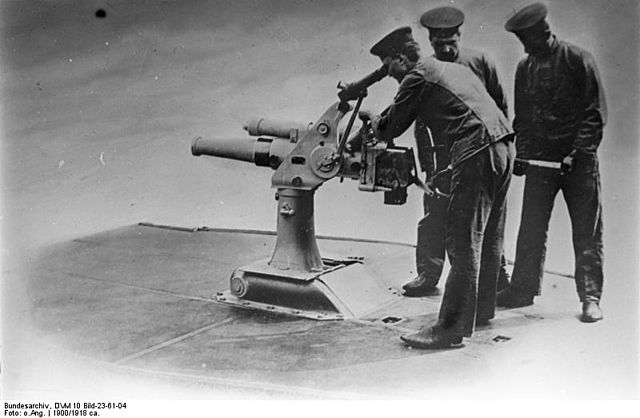 File:Bundesarchiv DVM 10 Bild-23-61-04, Versenkbares 7,5cm-U-Boot-Geschütz.jpg