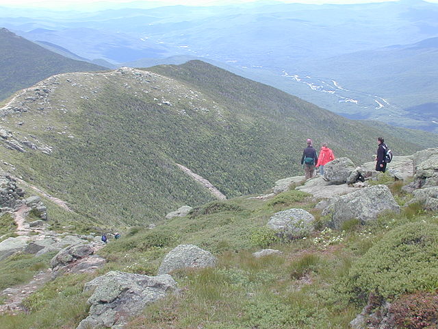 File:Hikers on franconia ridge.JPG