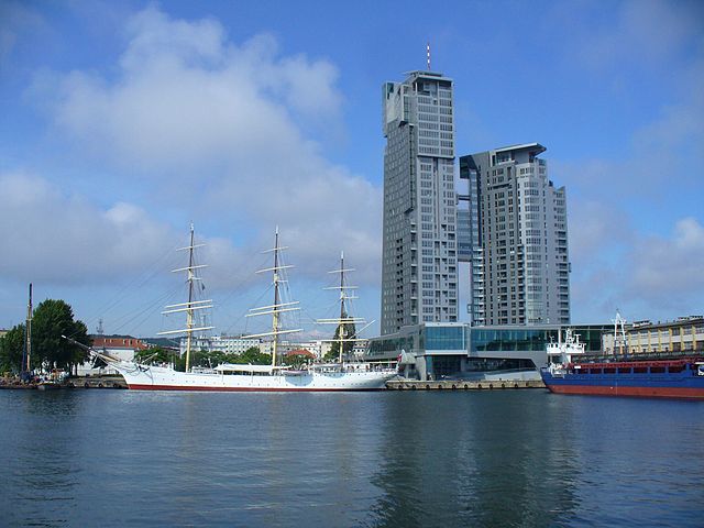 File:POL.Gdynia.SeaTowers.DarPomorza2009.jpg