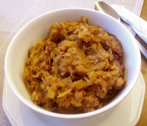 File:Bigos in a cafe at Wawel Castle.jpg