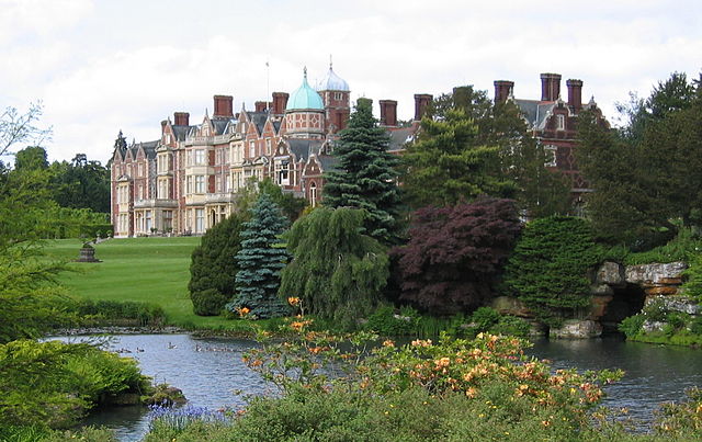 File:Sandringham House garden.jpg