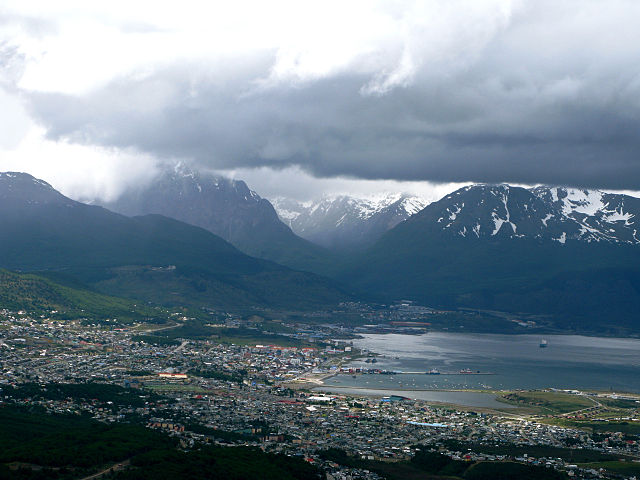 File:Ushuaia 2009.jpg