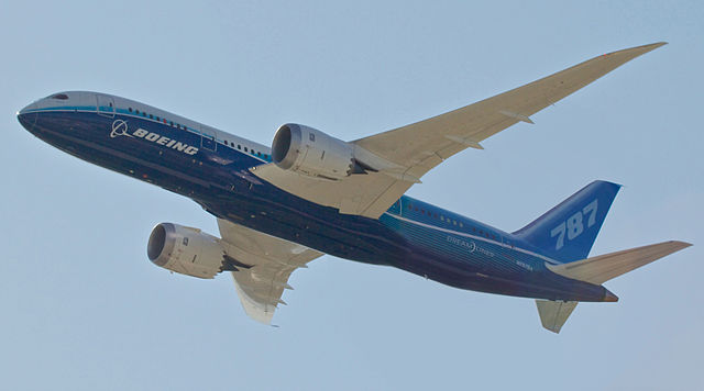 File:Boeing 787 Dreamliner arrival Airventure 2011.jpg