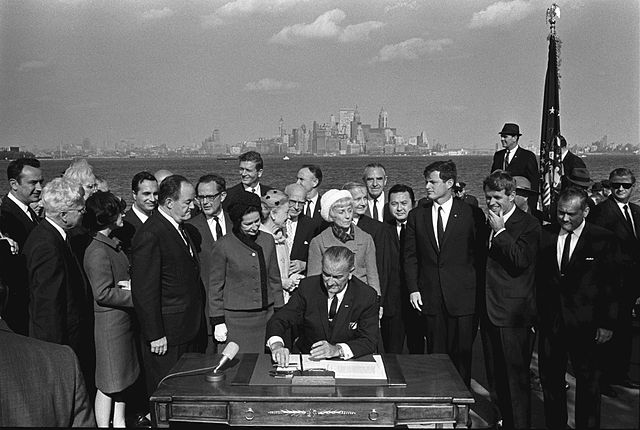 File:Immigration Bill Signing - A1421-33a - 10-03-1965.jpg