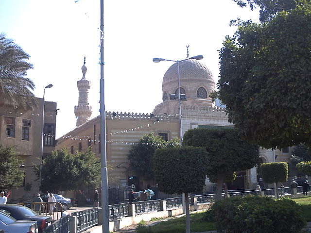 File:Masjid having Nafisa Mausoleum side by,Cairo .jpg