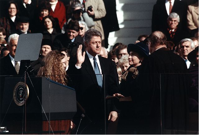 File:Bill Clinton taking the oath of office, 1993.jpg