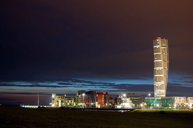 File:Turning torso by night1.jpg