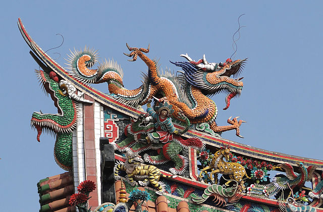 File:Dragon on Mengjia Longshan Temple.jpg