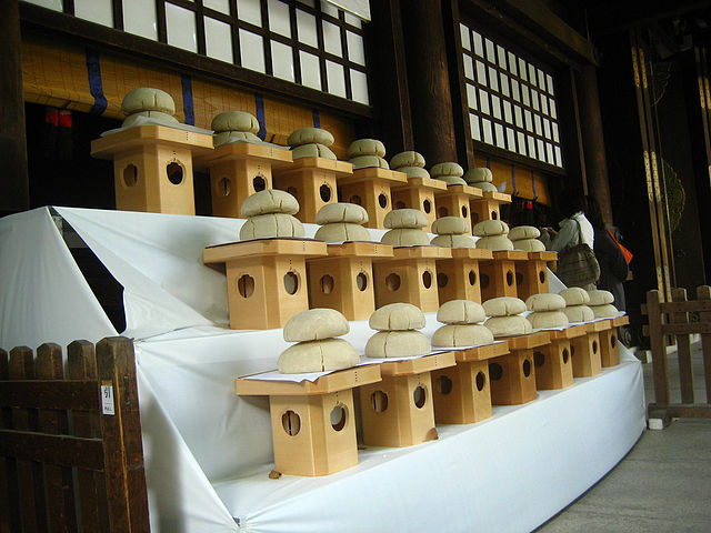 File:Mochi offerings by SaddaGocaraRupa at Meiji Jingu.jpg