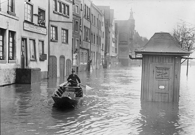 File:Bundesarchiv Bild 102-10776, Köln, Hochwasser.jpg