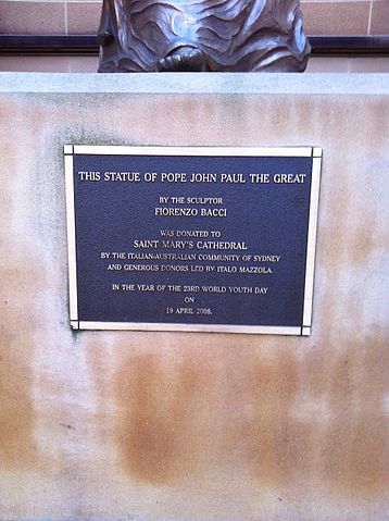 File:The Statue of Pope John Paul the Great in Sydney, Australia 2.JPG