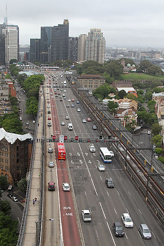 File:Sydney Harbour Bridge Roadway, jjron, 02.12.2010.jpg