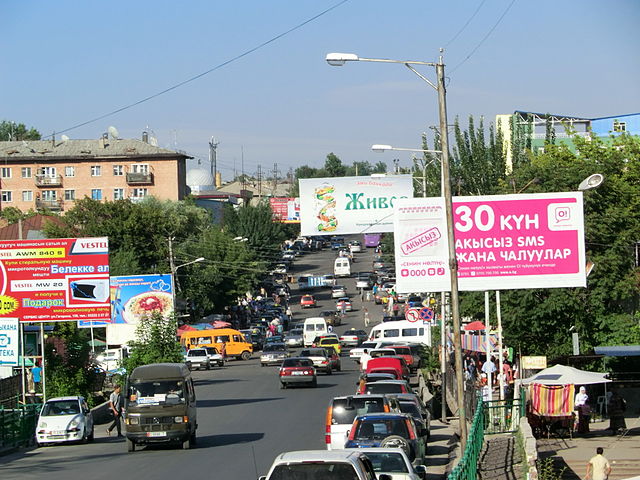 File:Street scene in Osh city.jpg