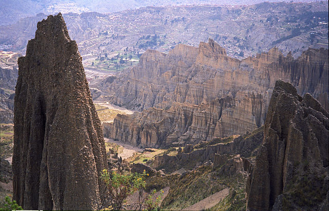 File:Valle de la Luna - La Paz - Bolivia.jpg