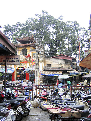 File:Motorcycles in Hanoi.jpg