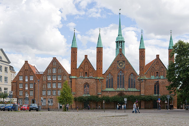 File:Luebeck-Heiligen-Geist-Hospital von Westen gesehen-20100905.jpg