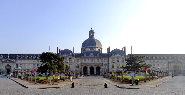 File:P1000513 Paris XIII Salpetrière reductwk.JPG