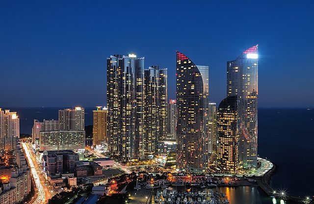 File:Haeundae We've the Zenith and I'Park Marina in Busan, South Korea.jpg