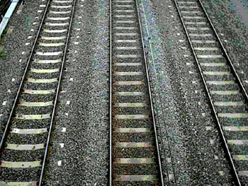 File:Three rail tracks 350.jpg