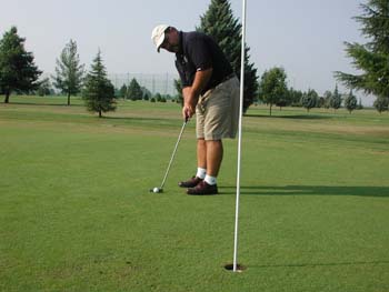 File:Putter with flag.jpg