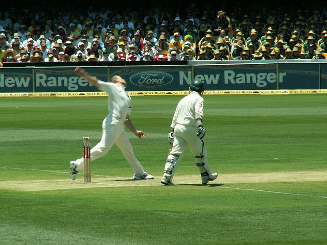 File:Andrew Flintoff bowling.jpg