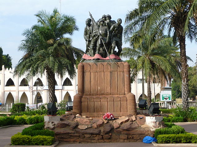 File:Place de la liberté - Bamako.jpg