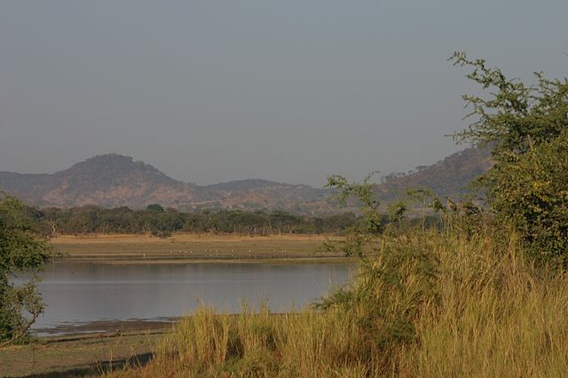 File:Lake Kazuni 2.jpg