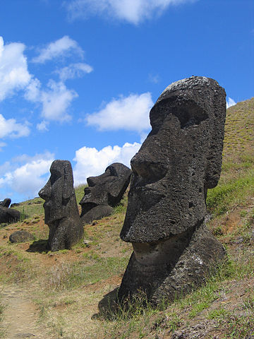File:Moai Rano raraku.jpg