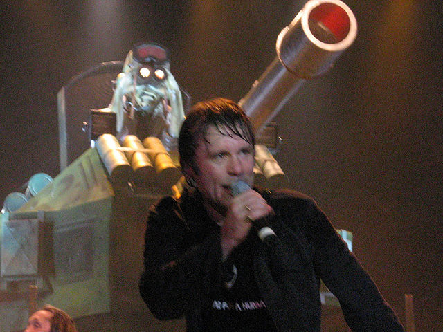 File:Bruce Dickinson and Eddie 30nov2006.jpg