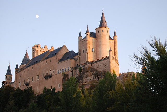 File:Exterior Alcazar Segovia.jpg
